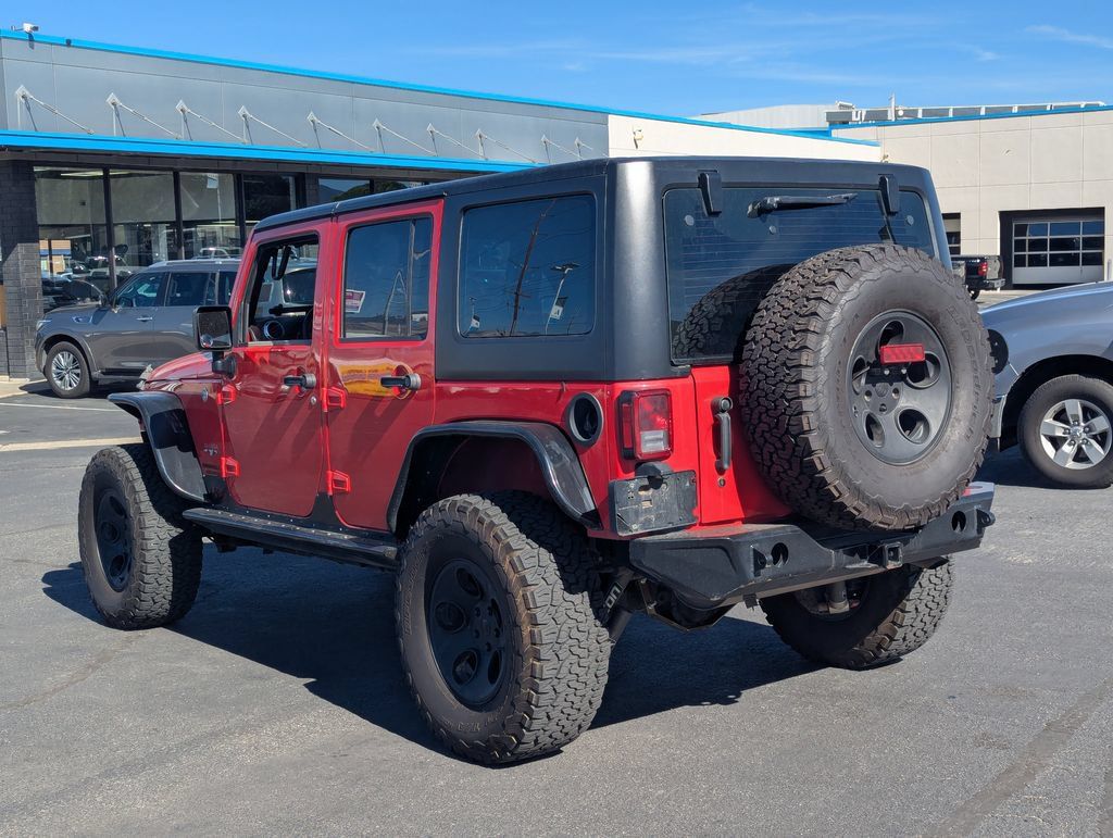 Used 2017 Jeep Wrangler Unlimited Sahara w/ Max Tow Package AWD/4WD image 6