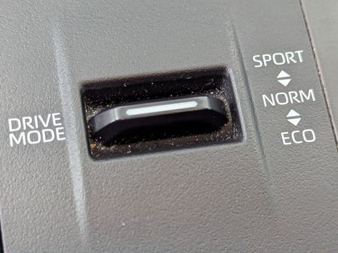 Used 2022 Toyota Highlander XLE image 30