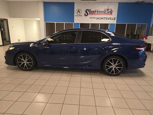 Used 2023 Toyota Camry SE image 5