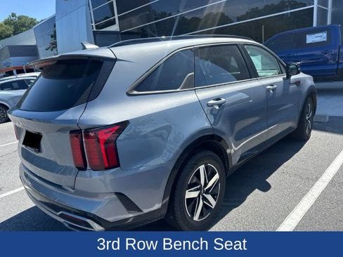 Used 2023 Kia Sorento EX w/ Panoramic Sunroof Package FWD image 4