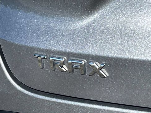 Used 2024 Chevrolet Trax LS w/ LS Convenience Package FWD image 17