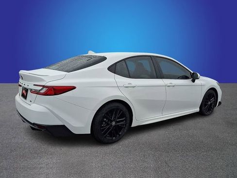 Used 2025 Toyota Camry SE image 5
