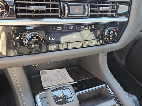 New 2025 Nissan Pathfinder SL w/ SL Premium Package image 24