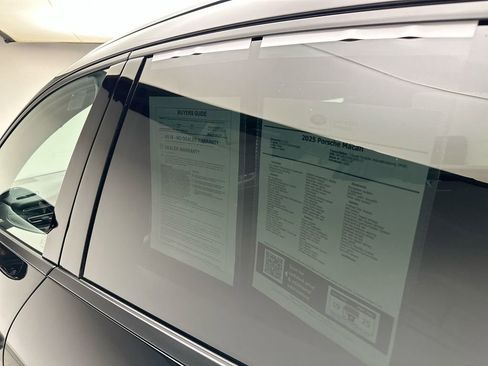 Used 2025 Porsche Macan image 20