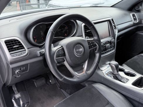 Used 2017 Jeep Grand Cherokee Altitude image 12