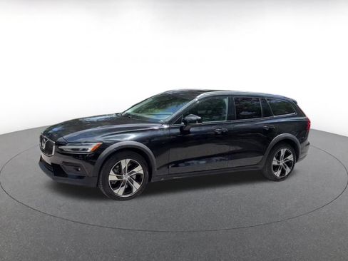 Used 2025 Volvo V60 B5 Cross Country Plus AWD/4WD image 8