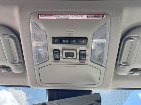 Used 2020 Toyota RAV4 Limited FWD image 32