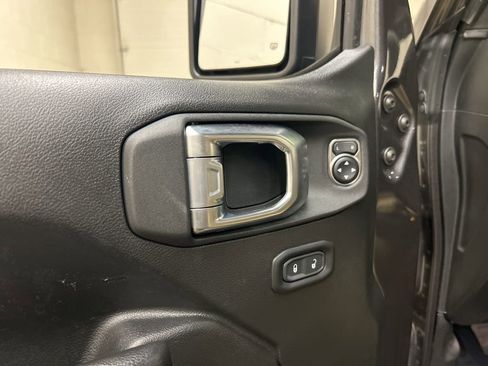 Used 2022 Jeep Wrangler Willys image 23