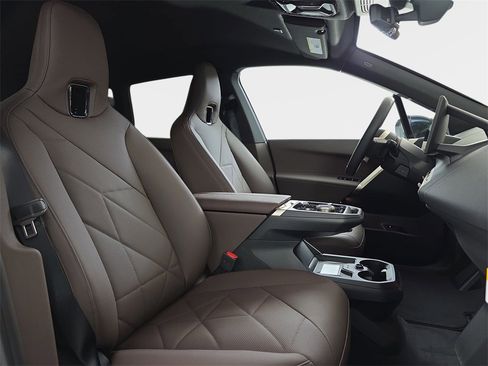 New 2026 BMW iX xDrive45 image 10
