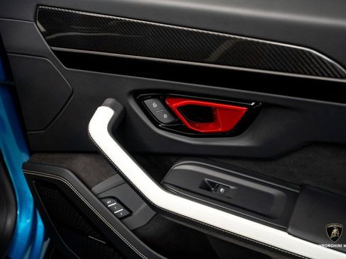 Used 2025 Lamborghini Urus SE image 39