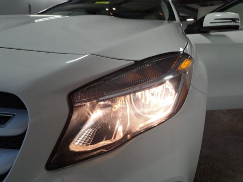 Used 2018 Mercedes-Benz GLA 250 4MATIC image 32