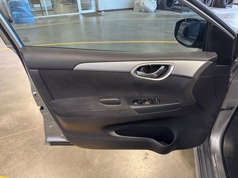 Used 2014 Nissan Sentra SR w/ SR Driver Package FWD image 22