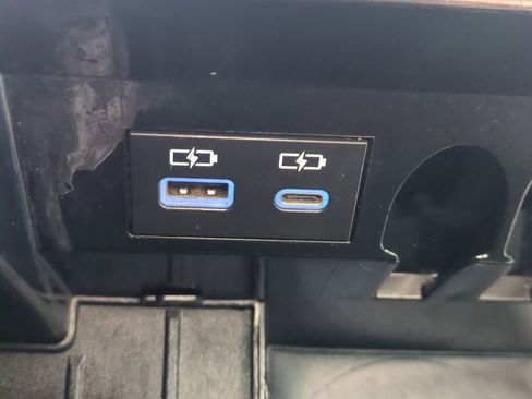 Used 2022 Toyota Tundra SR5 w/ SR5 Convenience Package image 24