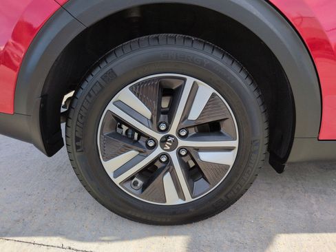 Used 2020 Kia Niro EX image 12