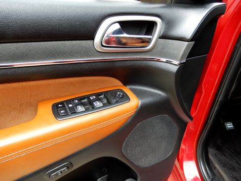 Used 2017 Jeep Grand Cherokee SRT image 21