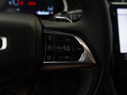 Used 2021 Jeep Grand Cherokee L Summit w/ Advanced Protech Group IV image 18