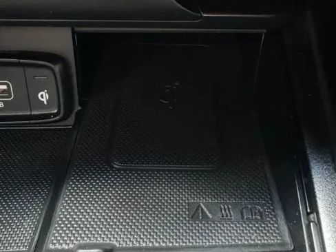 Used 2021 Genesis G70 3.3T w/ Sport Package RWD image 38