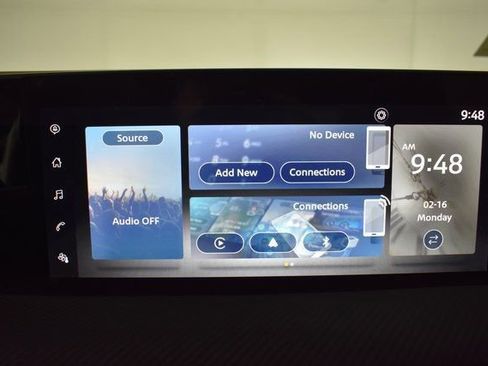 Certified 2025 Nissan Kicks SR image 18