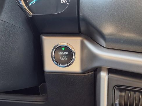 Used 2024 Ford Expedition XLT image 11