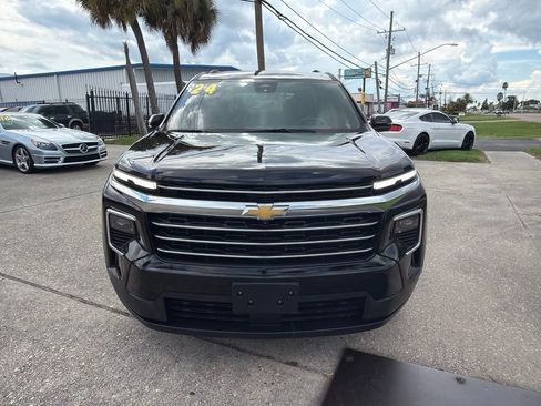 Used 2024 Chevrolet Traverse LT FWD image 3