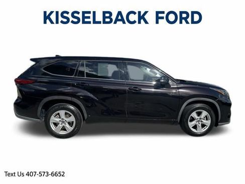 Used 2020 Toyota Highlander L FWD image 2