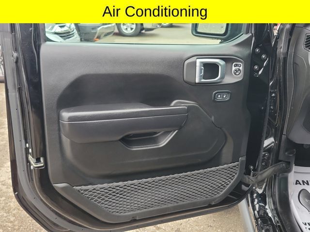 Used 2023 Jeep Gladiator Mojave AWD/4WD image 19