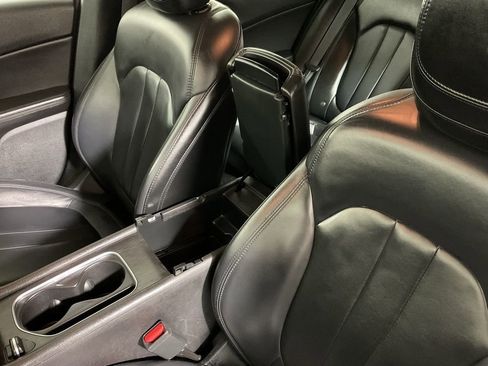 Used 2017 Chrysler 200 Limited Platinum image 31