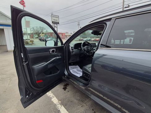 Used 2021 Kia Sorento S image 9