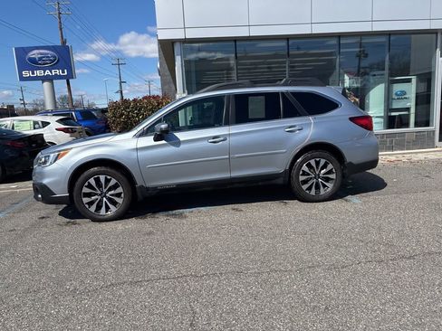 Used 2017 Subaru Outback 2.5i Limited image 9