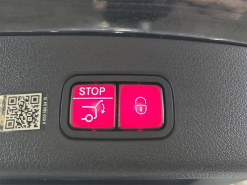 Used 2023 Mercedes-Benz GLC 300 4MATIC image 16