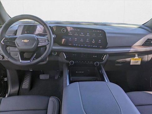 New 2025 Chevrolet Suburban Premier image 14