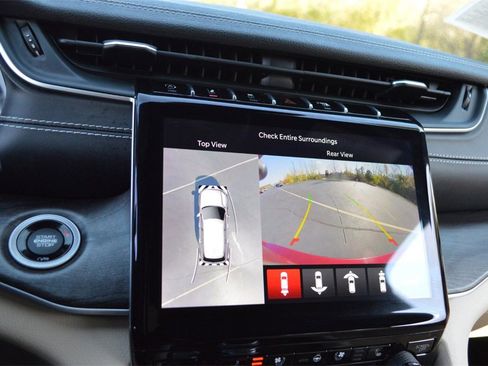 Certified 2023 Jeep Grand Cherokee L Limited w/ Luxury Tech Group II image 24