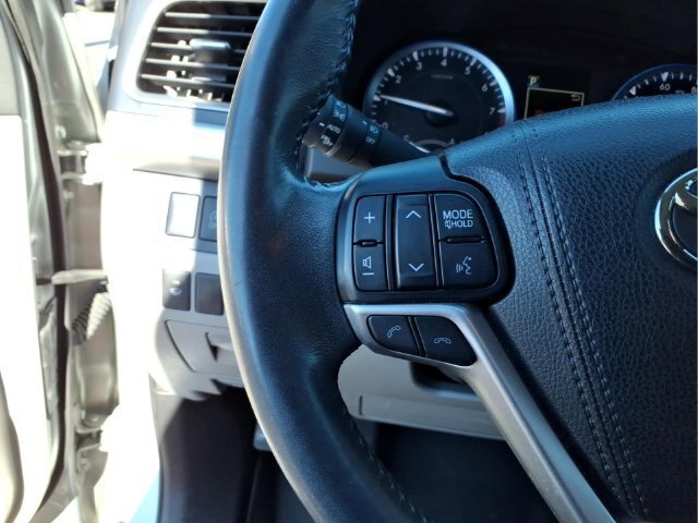 Used 2017 Toyota Highlander XLE AWD/4WD image 20