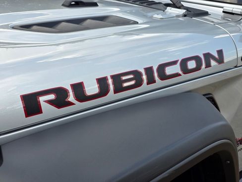 Used 2024 Jeep Gladiator Rubicon w/ Technology Group image 7