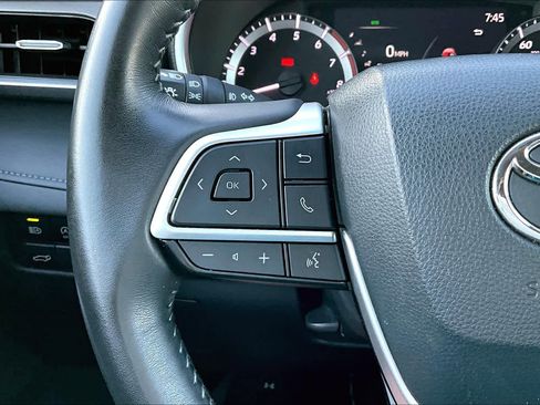 Used 2023 Toyota Highlander XLE image 24