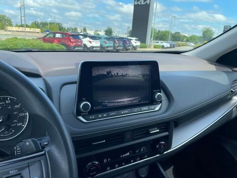 Used 2023 Nissan Rogue SV AWD/4WD image 17