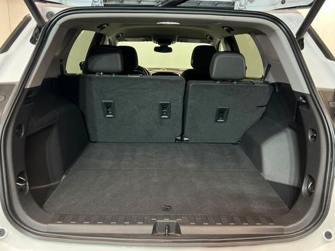 Used 2023 GMC Terrain SLE w/ Driver Convenience Package FWD image 23
