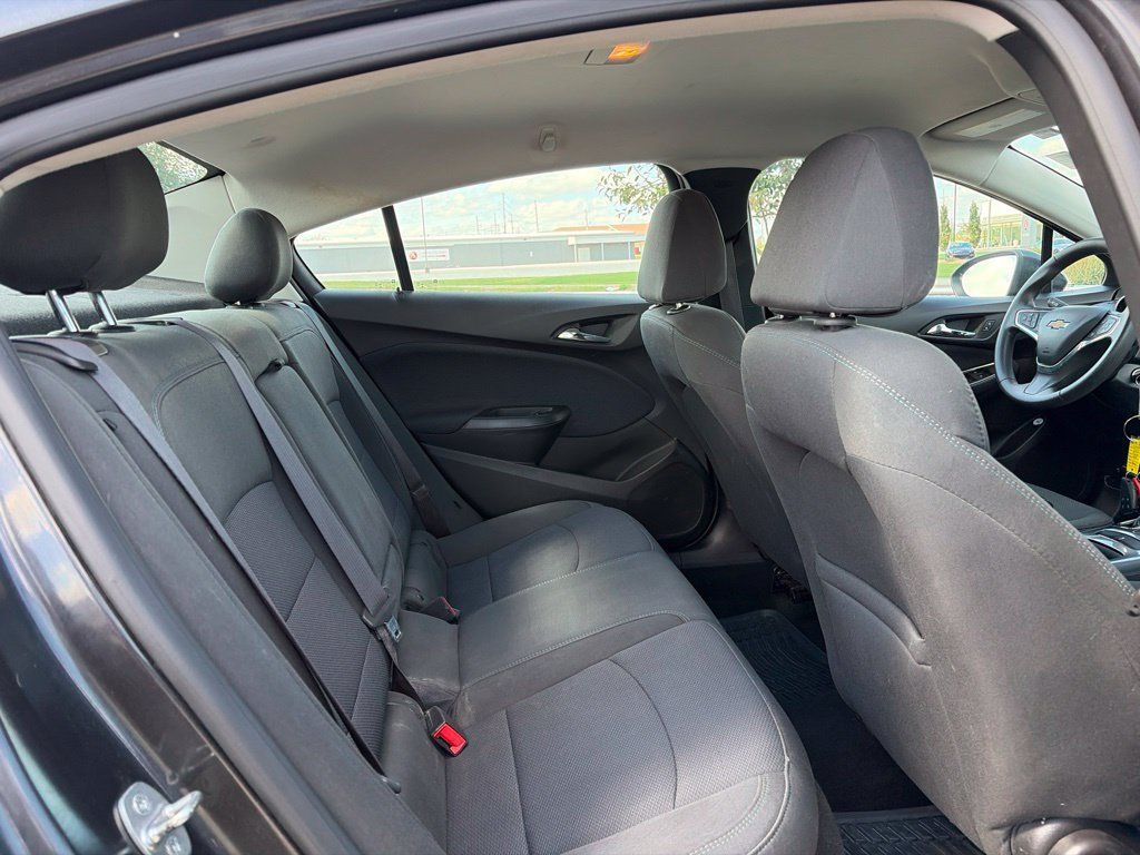 Used 2017 Chevrolet Cruze LT FWD image 28