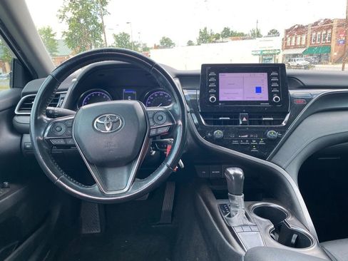 Used 2022 Toyota Camry SE image 13