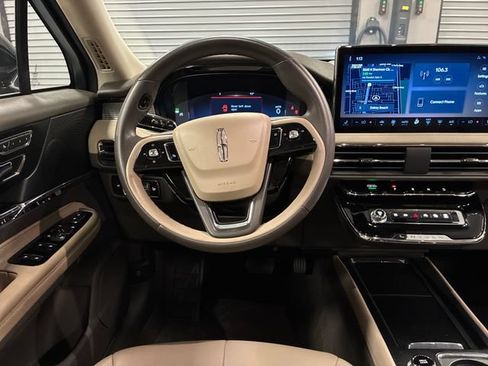 Used 2023 Lincoln Corsair FWD image 13
