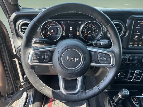 Used 2018 Jeep Wrangler Unlimited Sahara AWD/4WD image 11