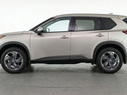 Used 2025 Nissan Rogue SV image 5