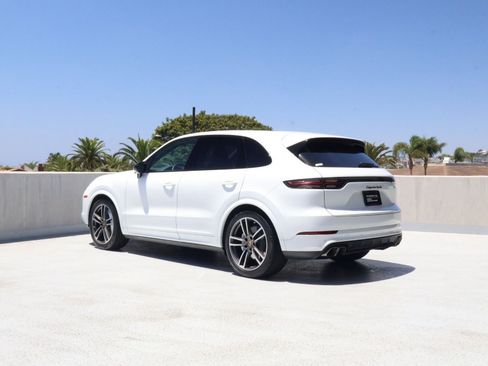 Certified 2023 Porsche Cayenne Turbo AWD/4WD image 3