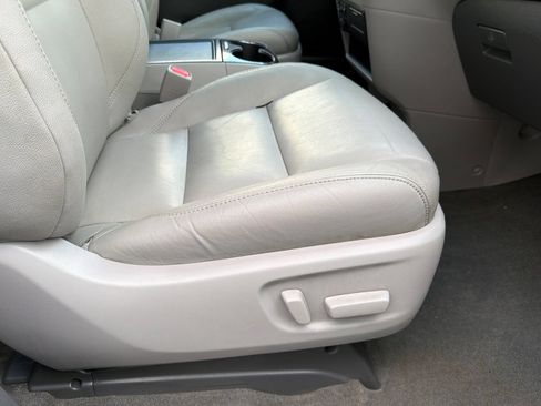 Used 2016 Toyota Sienna XLE w/ XLE Navigation Package FWD image 22