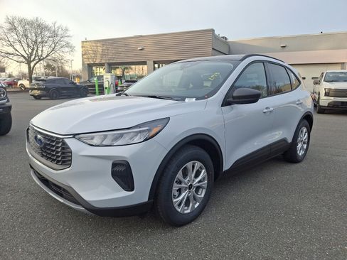 New 2025 Ford Escape Active w/ Cold Weather Package image 3