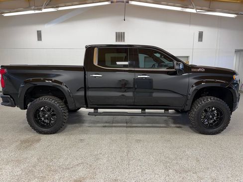 Used 2019 Chevrolet Silverado 1500 High Country w/ Technology Package AWD/4WD image 32