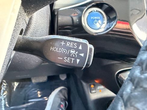 Used 2017 Toyota Prius Four image 18