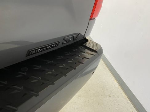 Used 2024 Nissan Titan SV w/ SV Convenience Package image 17