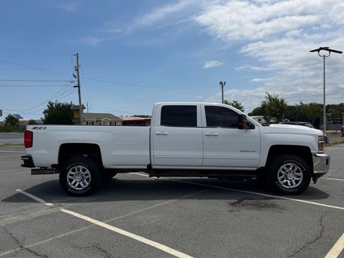 Used 2019 Chevrolet Silverado 2500 LT w/ LT Convenience Package AWD/4WD image 2