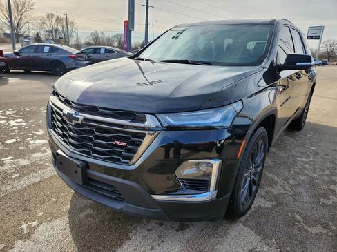 Used 2023 Chevrolet Traverse RS image 3